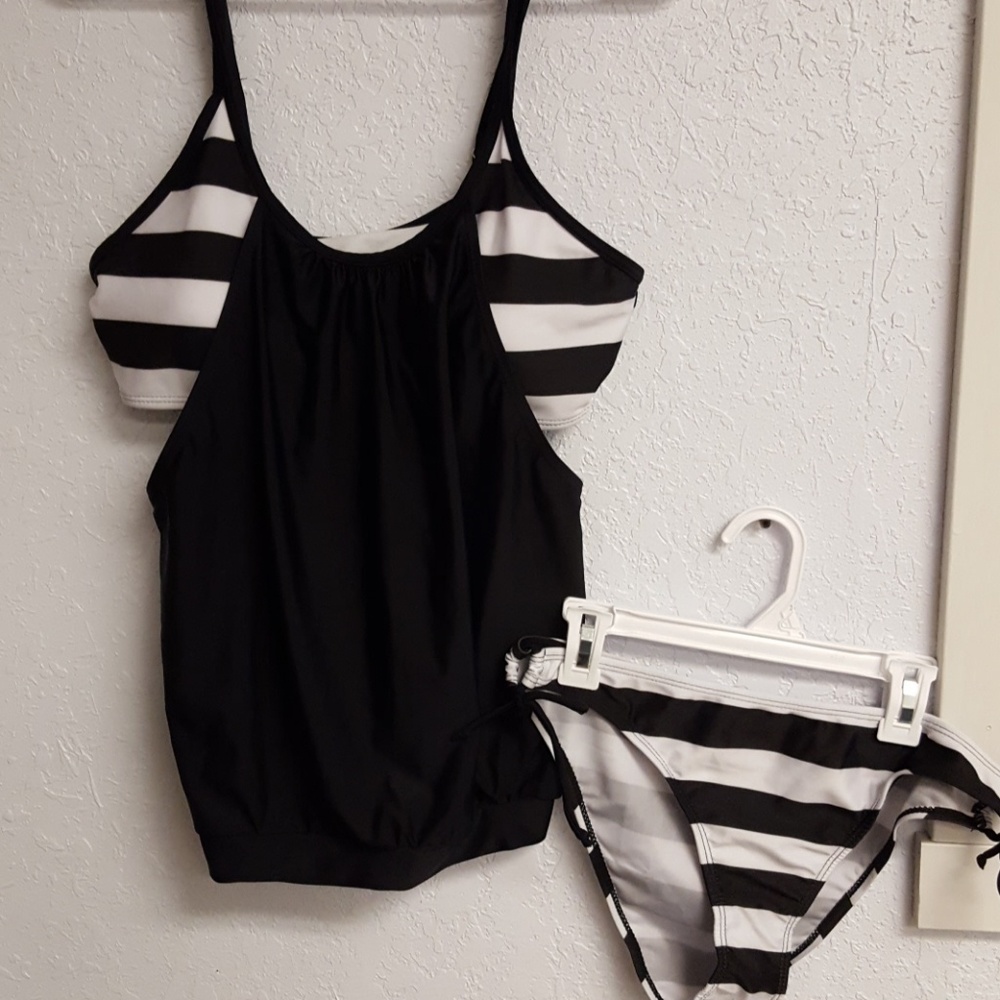 Women's swimsuit, new w/o tag